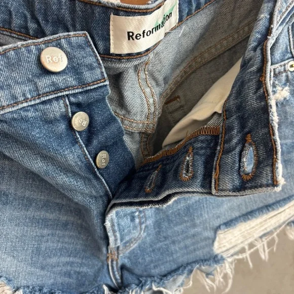 Reformation Dixie Denim Shorts, Size 29 - Picture 13 of 13